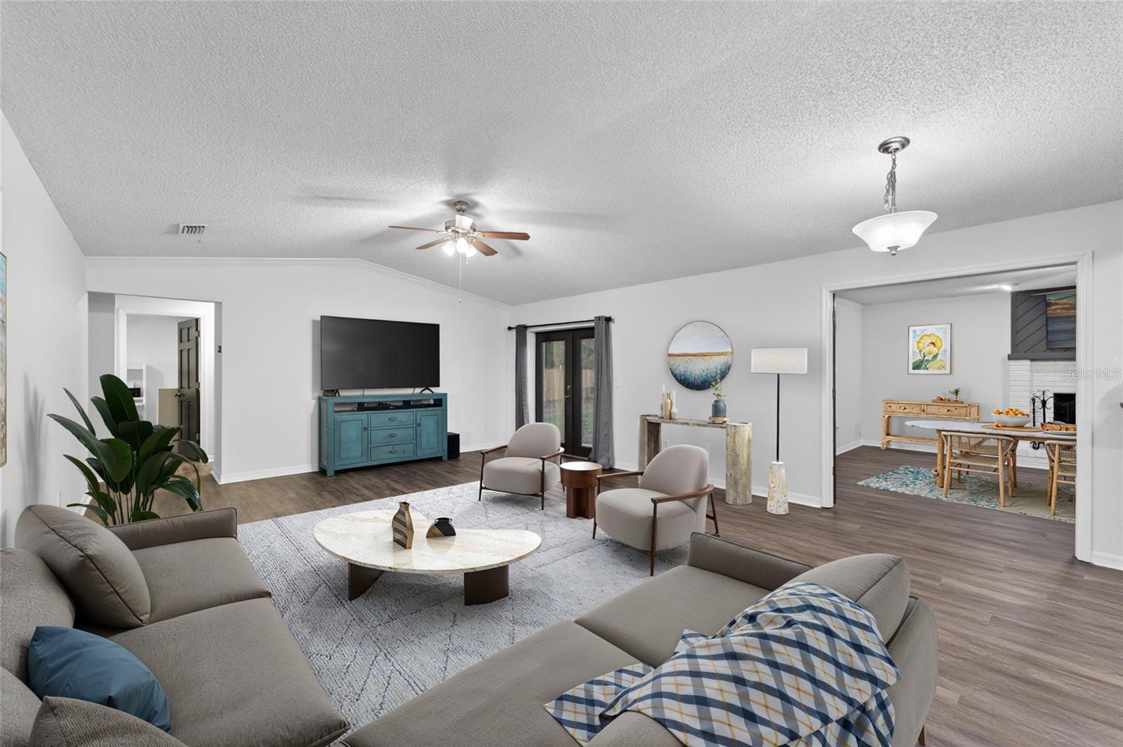 THOUSAND OAKS EXECUTIVE ESTATES - Residential