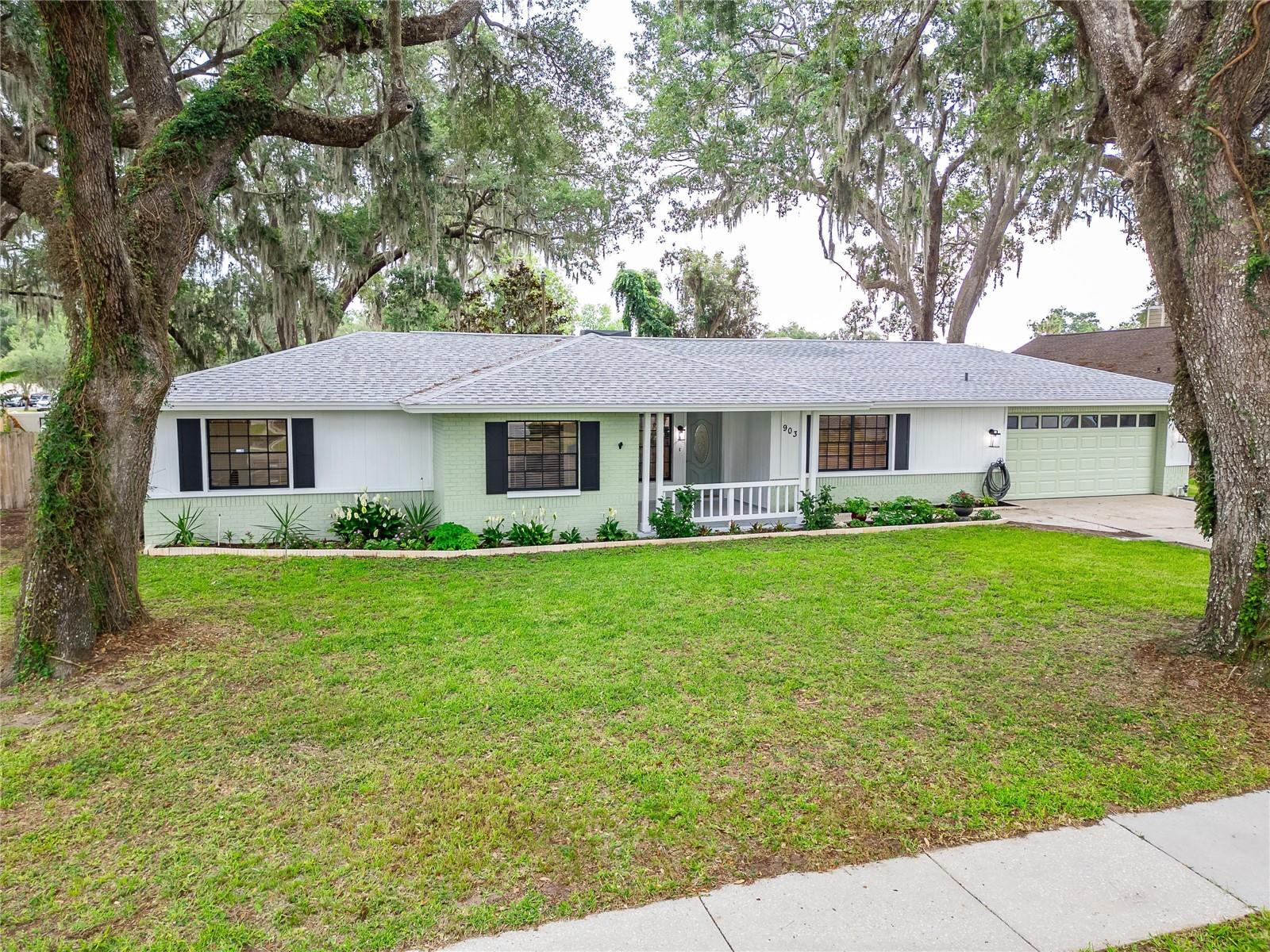 THOUSAND OAKS EXECUTIVE ESTATES - Residential