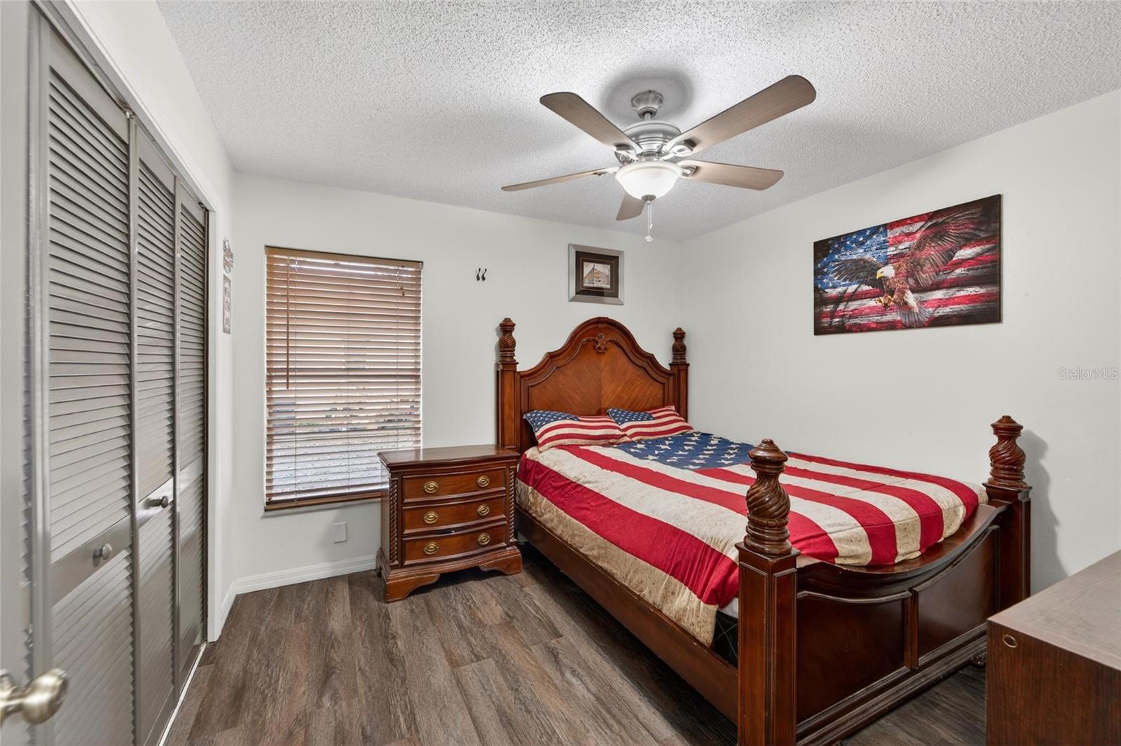 THOUSAND OAKS EXECUTIVE ESTATES - Residential