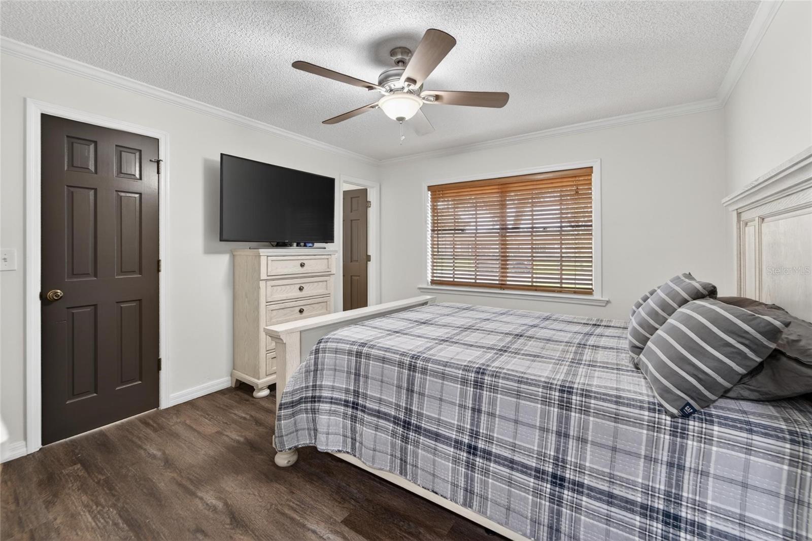 THOUSAND OAKS EXECUTIVE ESTATES - Residential