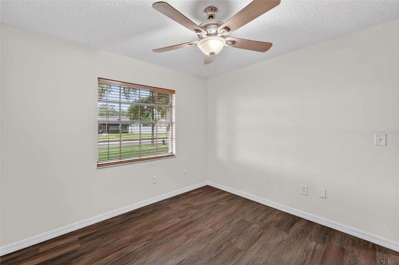 THOUSAND OAKS EXECUTIVE ESTATES - Residential