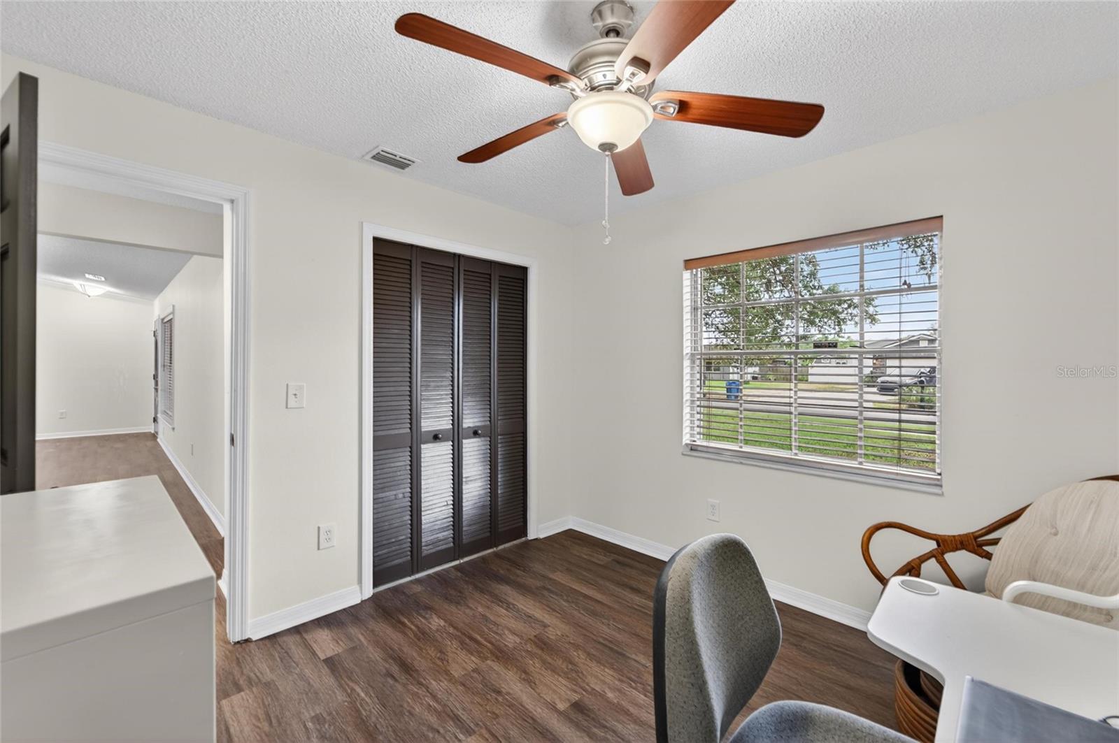 THOUSAND OAKS EXECUTIVE ESTATES - Residential