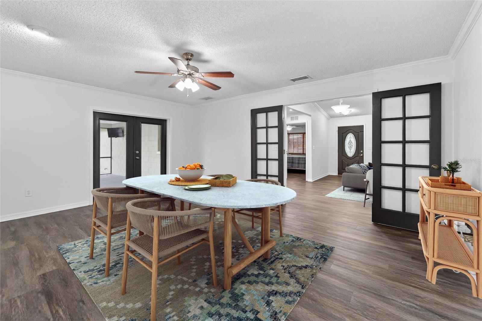THOUSAND OAKS EXECUTIVE ESTATES - Residential