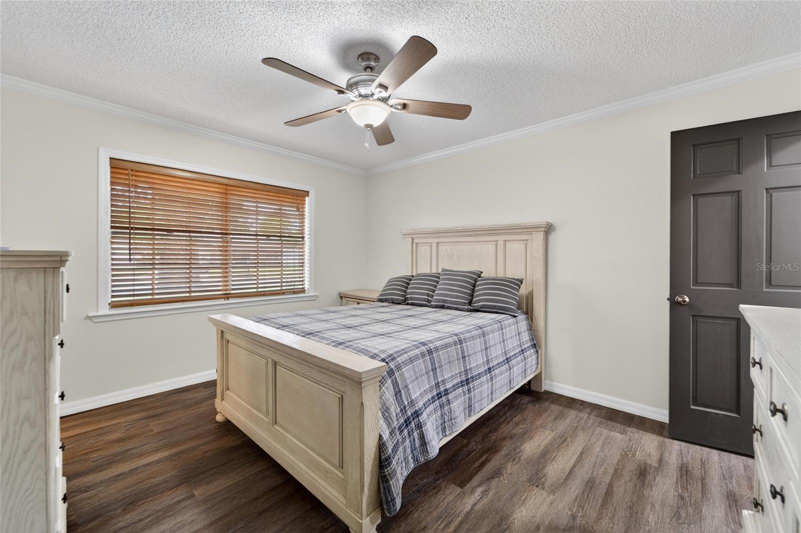 THOUSAND OAKS EXECUTIVE ESTATES - Residential