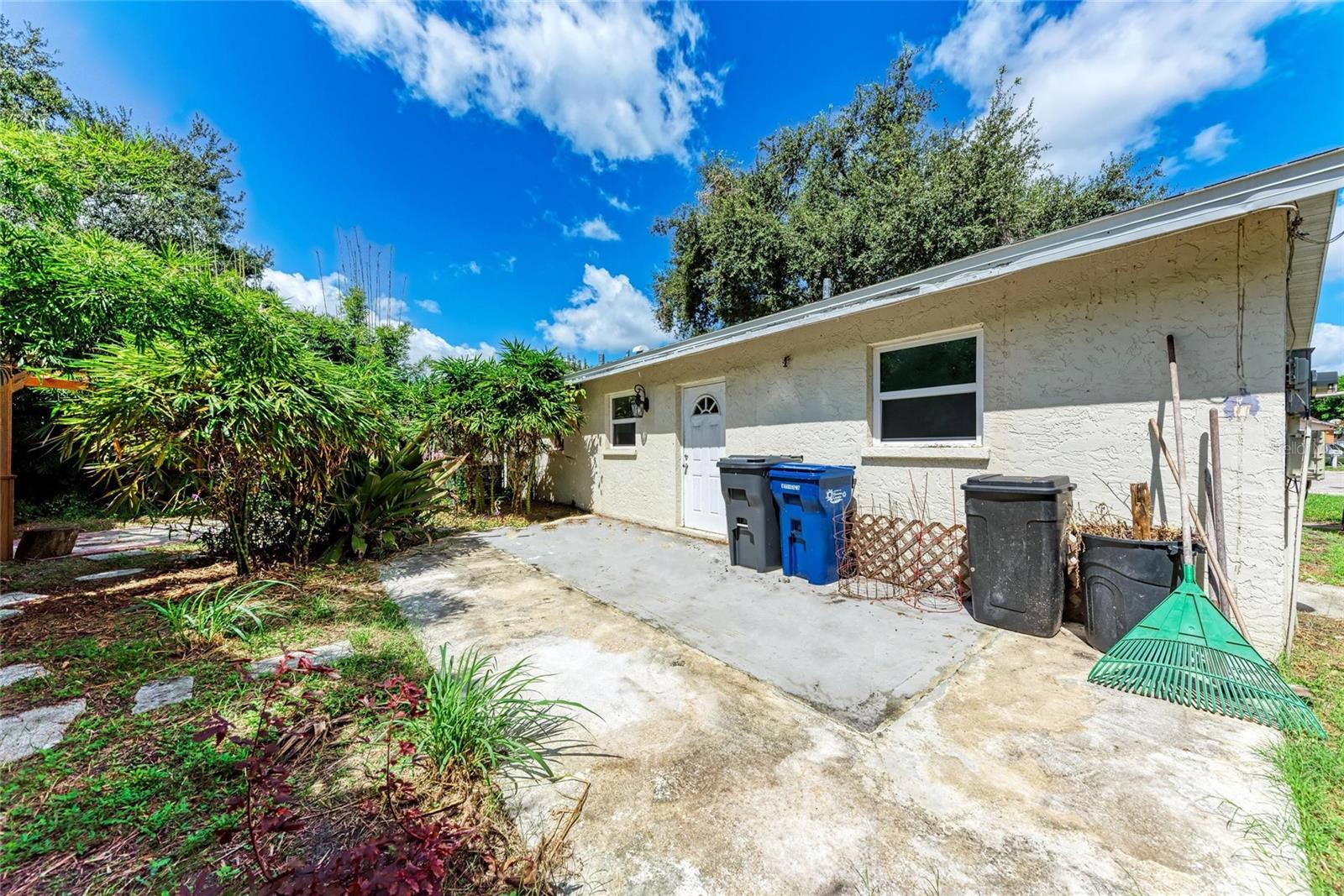 MANATEE PALMS UNIT FIVE - Residential