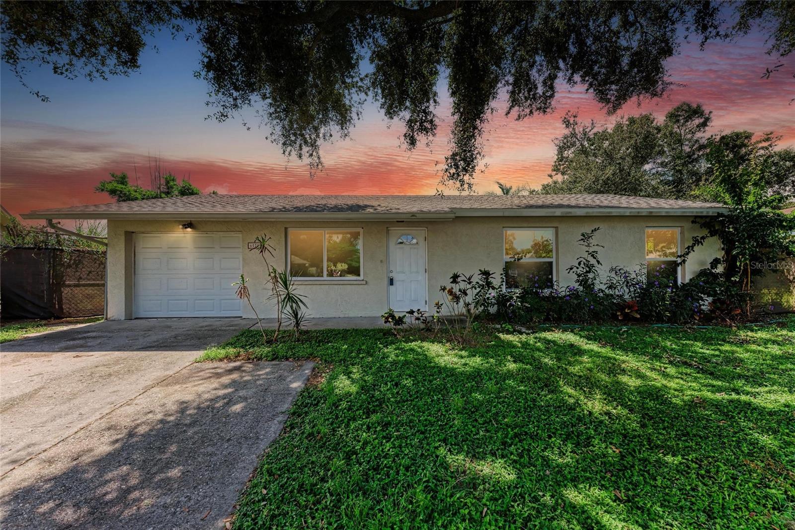 MANATEE PALMS UNIT FIVE - Residential