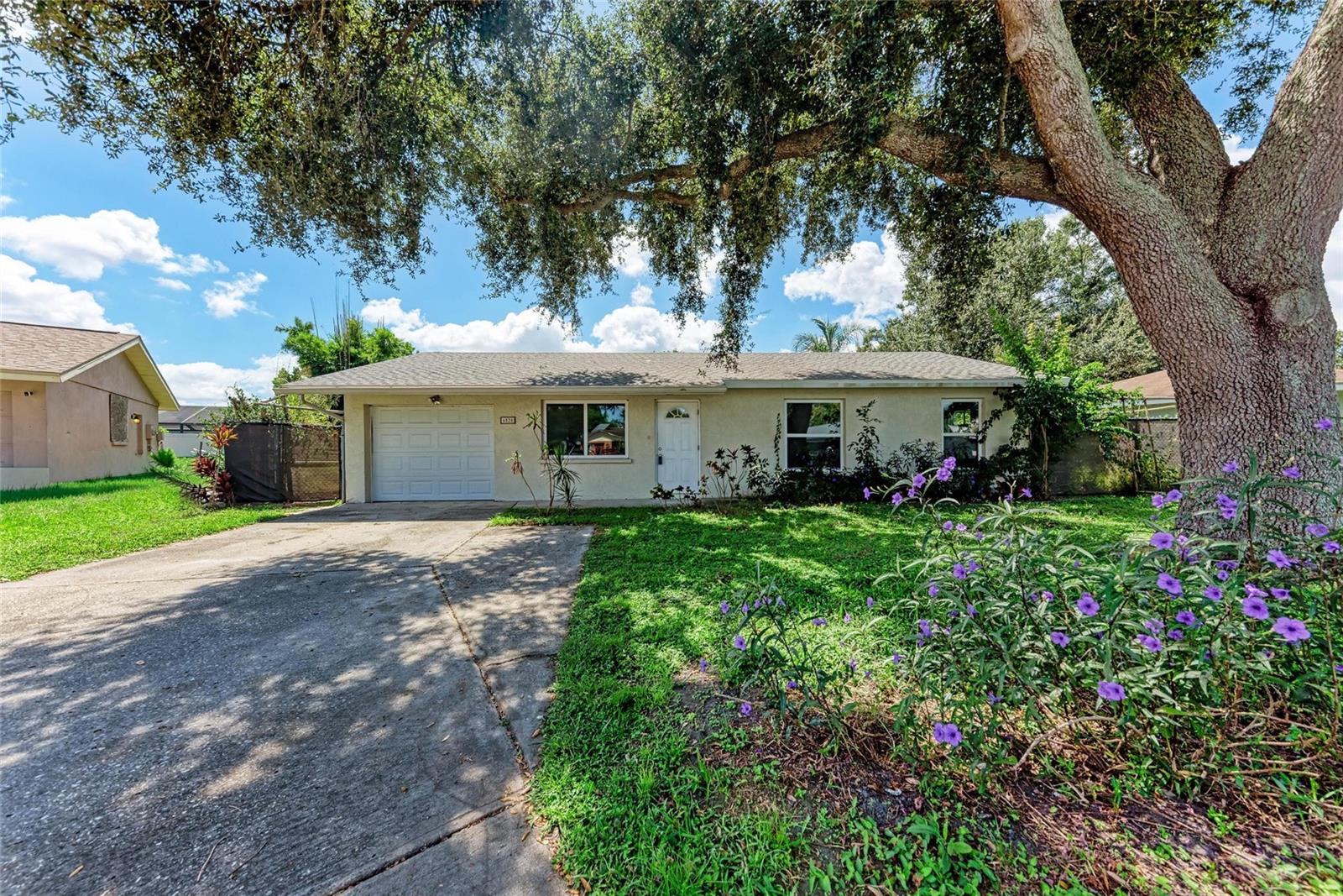 MANATEE PALMS UNIT FIVE - Residential