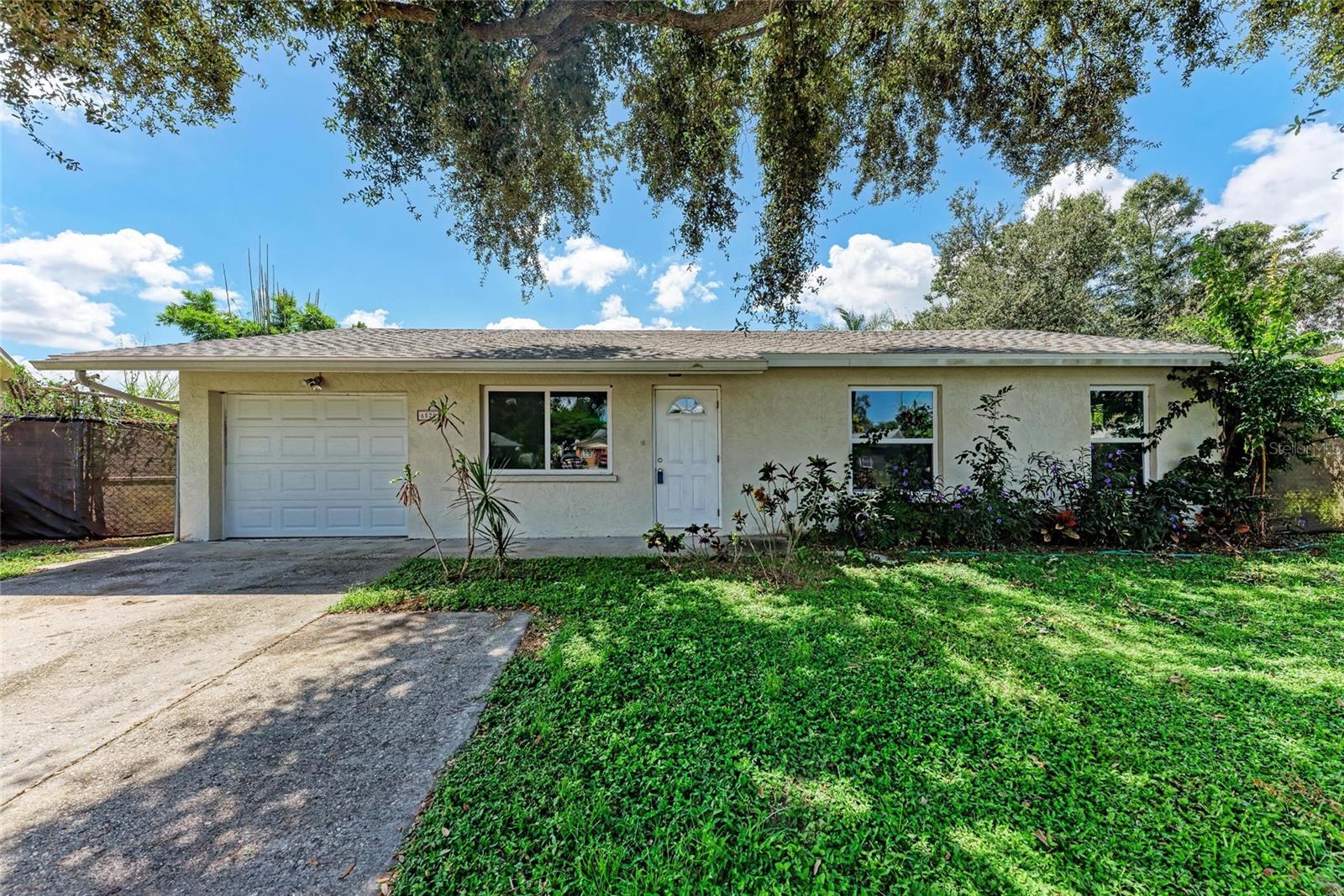 MANATEE PALMS UNIT FIVE - Residential