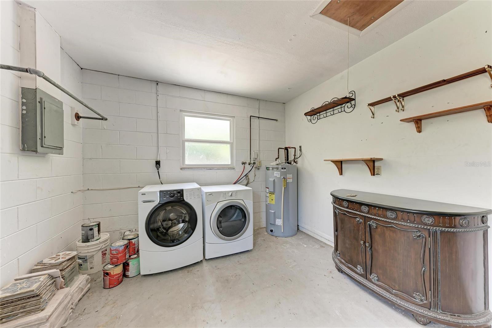 MANATEE PALMS UNIT FIVE - Residential