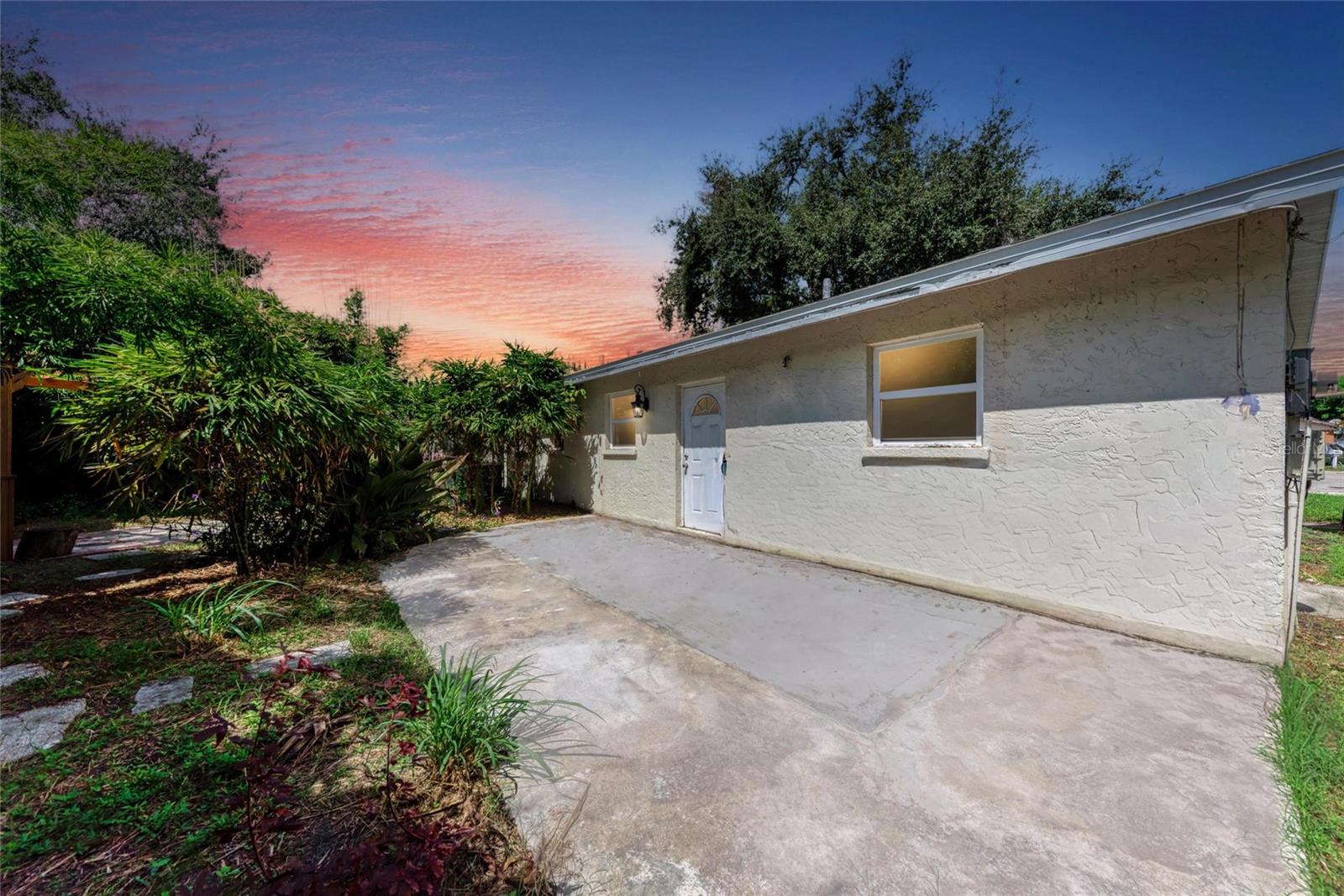 MANATEE PALMS UNIT FIVE - Residential