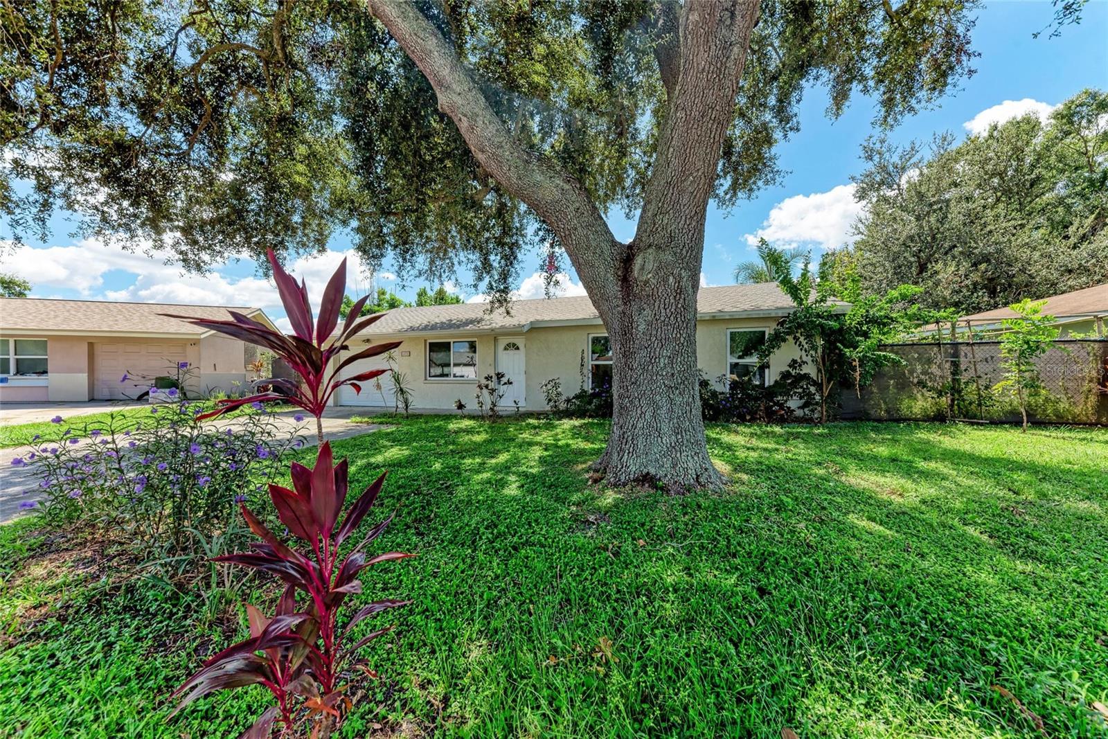 MANATEE PALMS UNIT FIVE - Residential