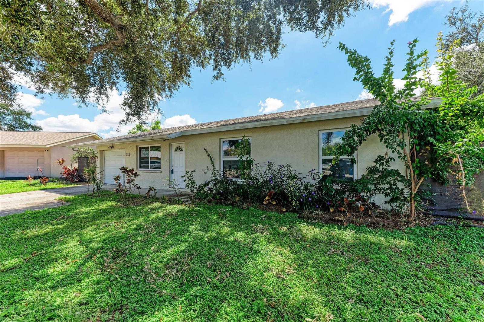 MANATEE PALMS UNIT FIVE - Residential