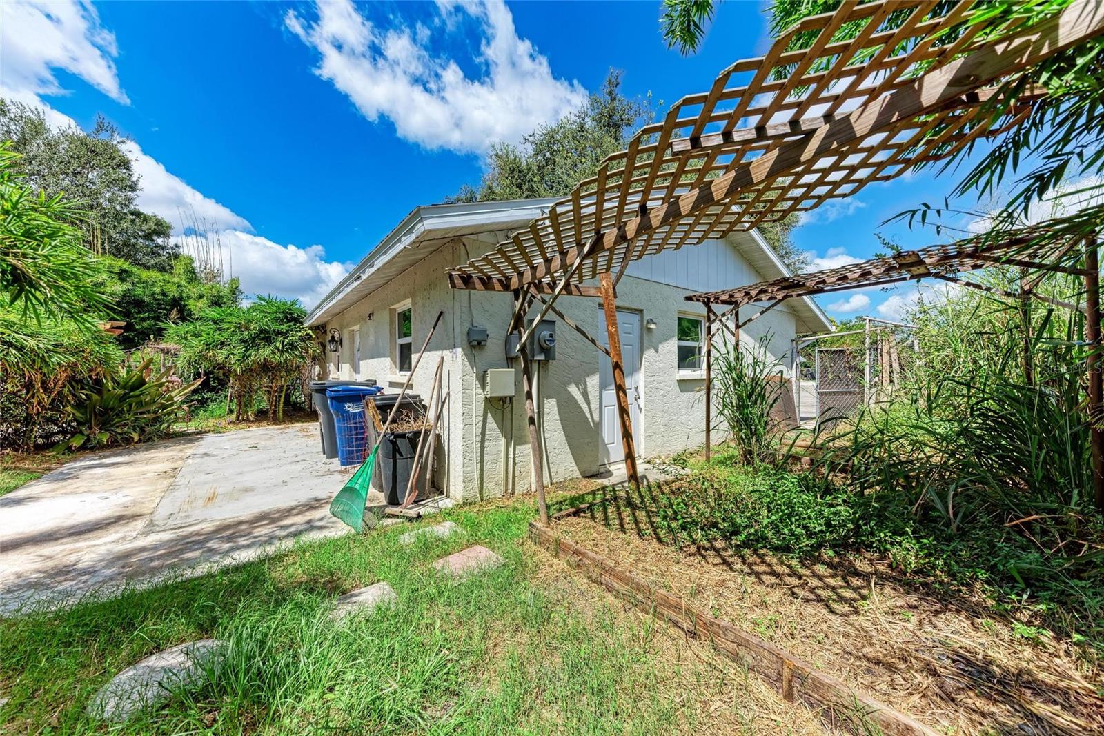 MANATEE PALMS UNIT FIVE - Residential