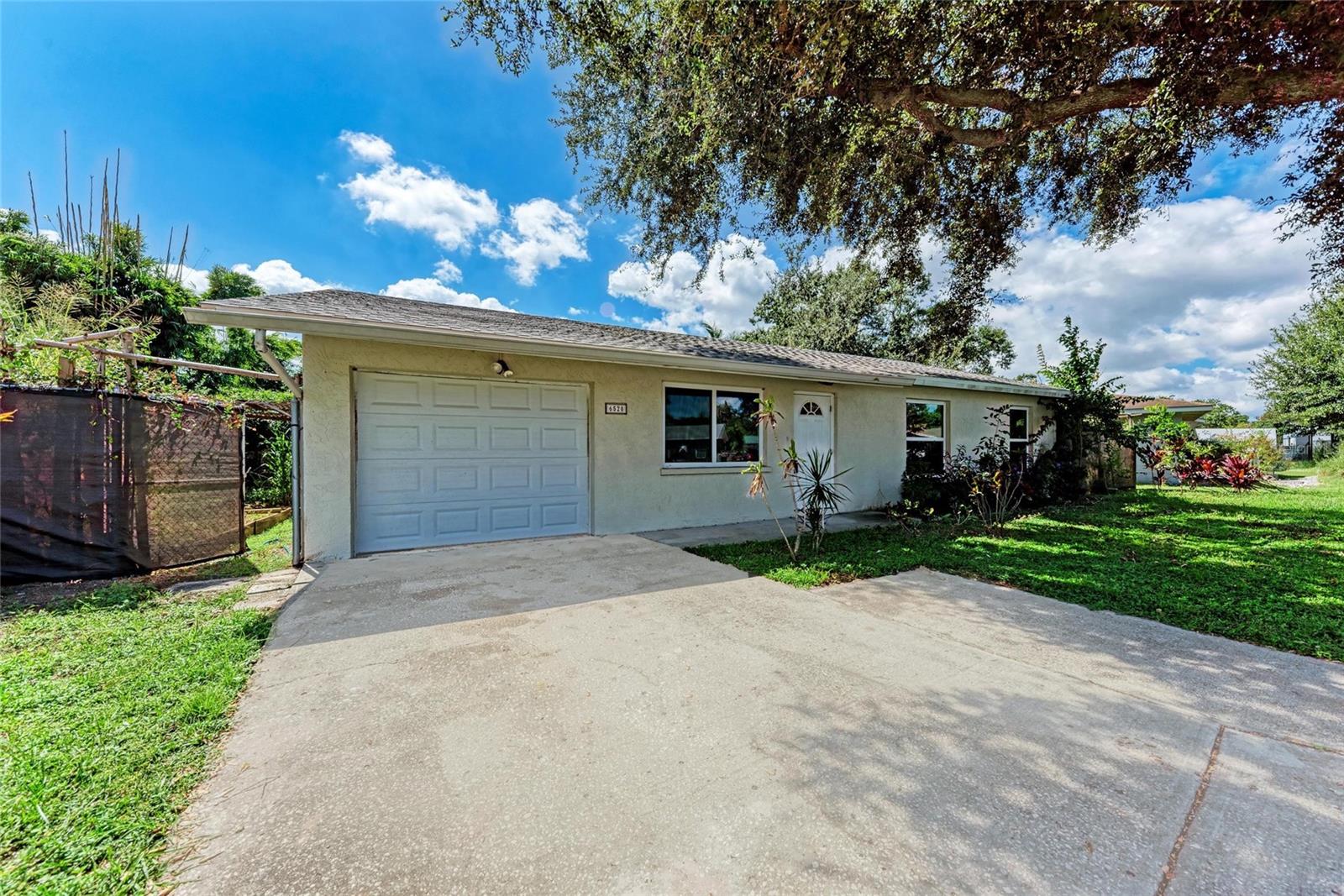 MANATEE PALMS UNIT FIVE - Residential