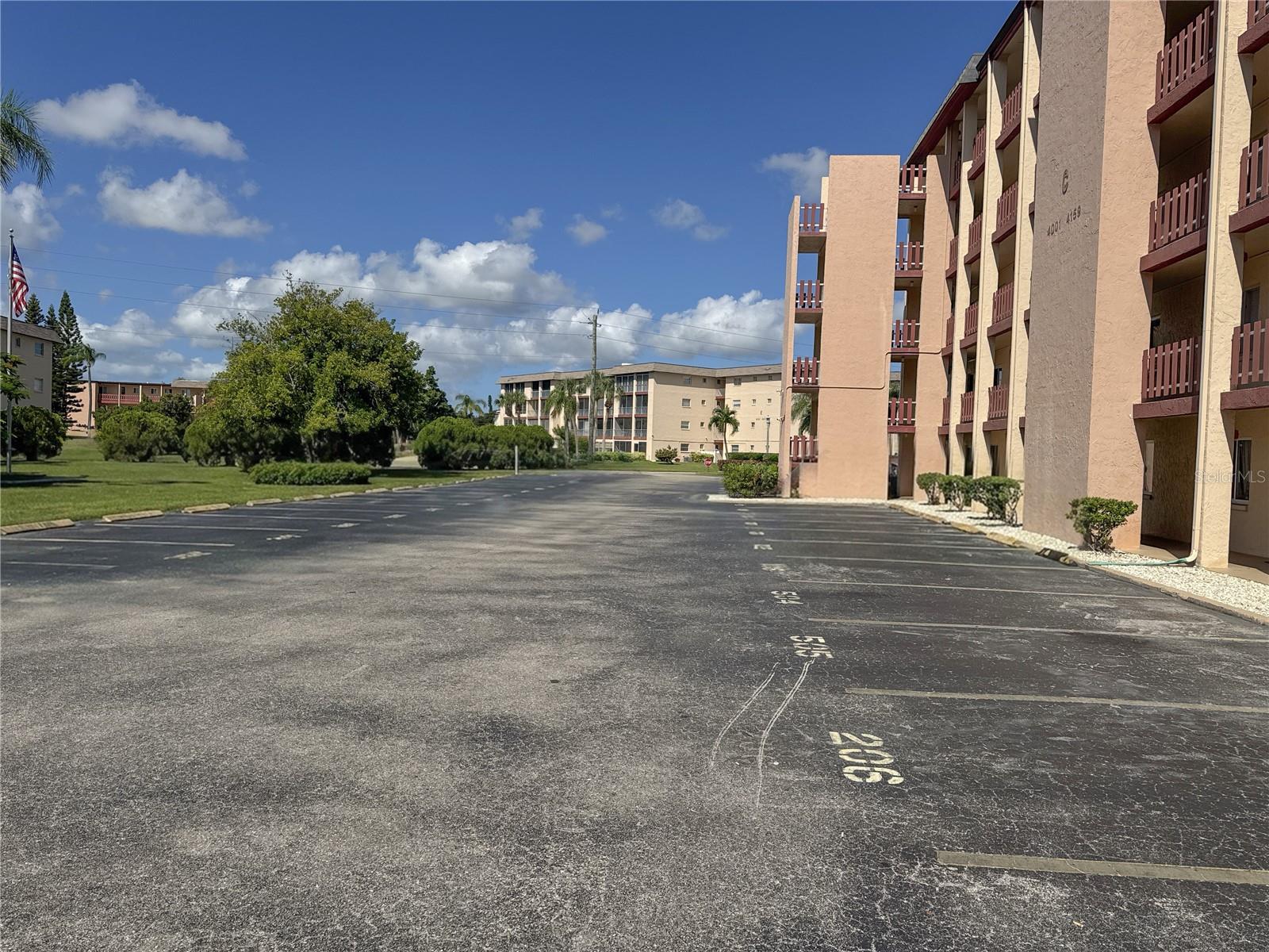 4085 LAKE BAYSHORE DRIVE C311, BRADENTON, FL, 34205 2 4085 LAKE BAYSHORE DRIVE C311