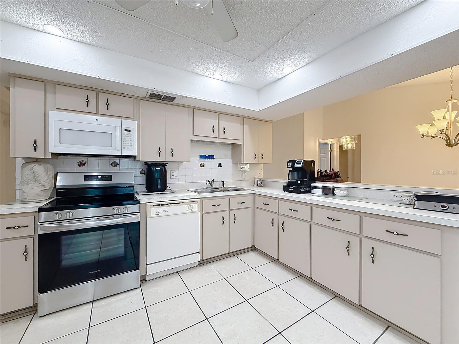 RAINBOW LAKES ESTATE - Residential