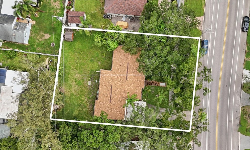 Photo of 500 W Davis Boulevard, Tampa, FL 33606 (MLS # TB8544736)