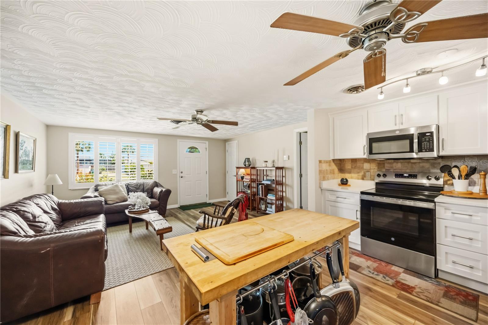 885 E 3RD STREET