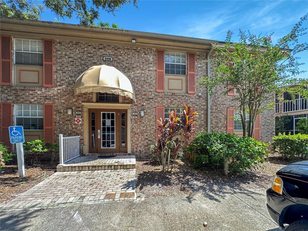 Photo of 508 Banyon Tree Circle #200, Maitland, FL 32751 (MLS # O6443631)