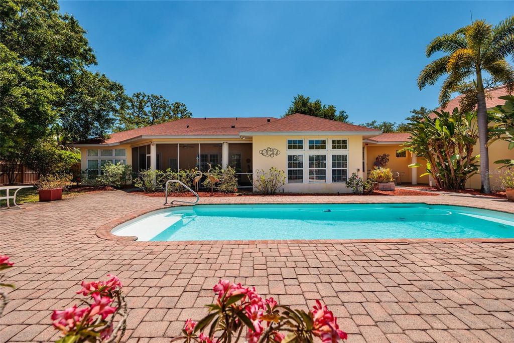 Photo of 6737 Mango Avenue S, St Petersburg, FL 33707 (MLS # TB8502015)