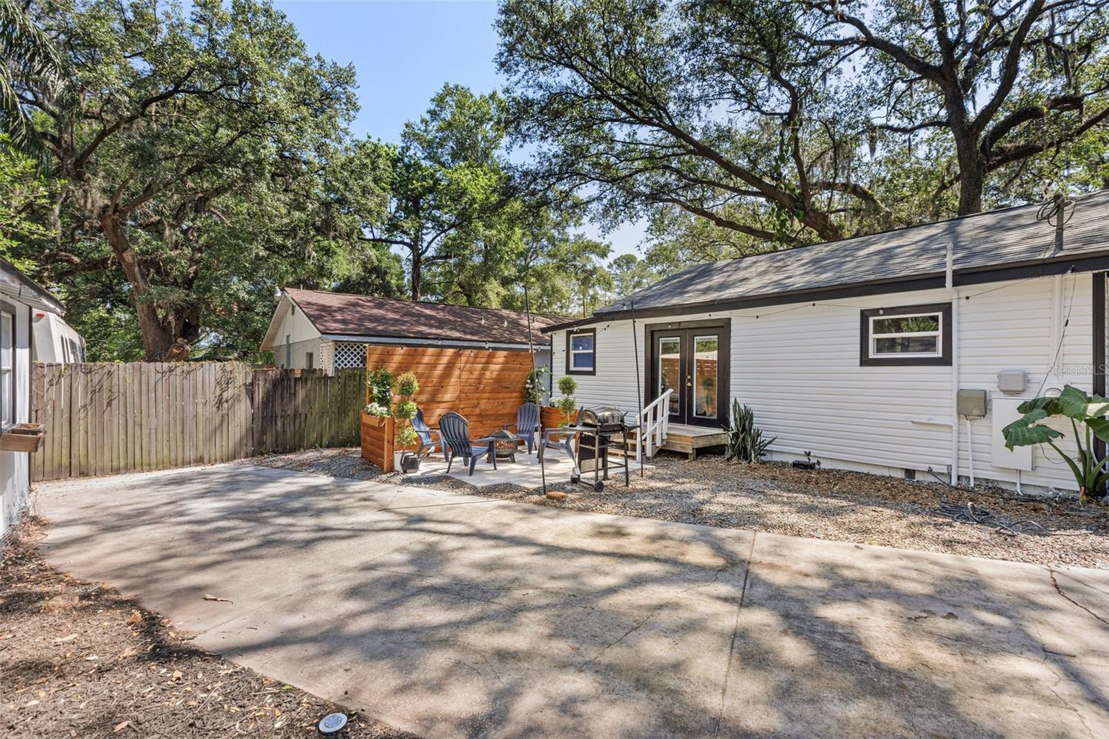 RIVERBEND MANOR - Residential