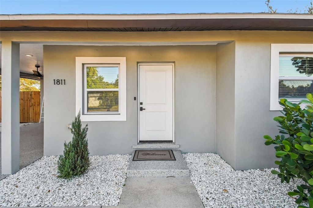 Photo of 1811 Marilyn Avenue, Bradenton, FL 34207 (MLS # A4672866)