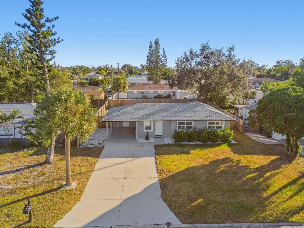 Photo of 1811 Marilyn Avenue, Bradenton, FL 34207 (MLS # A4672866)