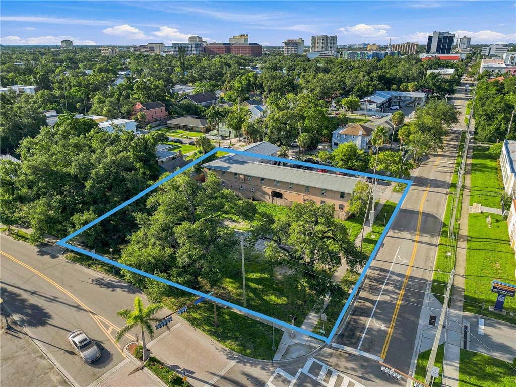 Photo of 918 Orange Avenue, Sarasota, FL 34236 (MLS # A4701380)