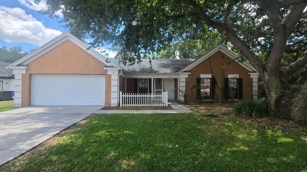 Photo of 1304 Peachfield Drive, Valrico, FL 33596 (MLS # TB8509156)