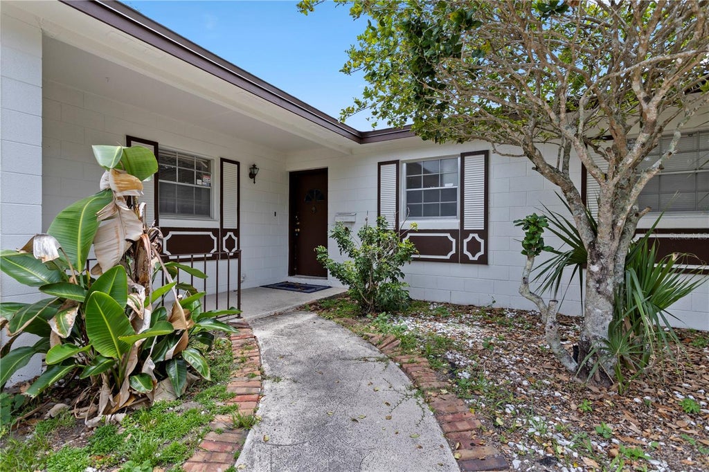 Photo of 5771 Kislin Place, Orlando, FL 32807 (MLS # O6416061)