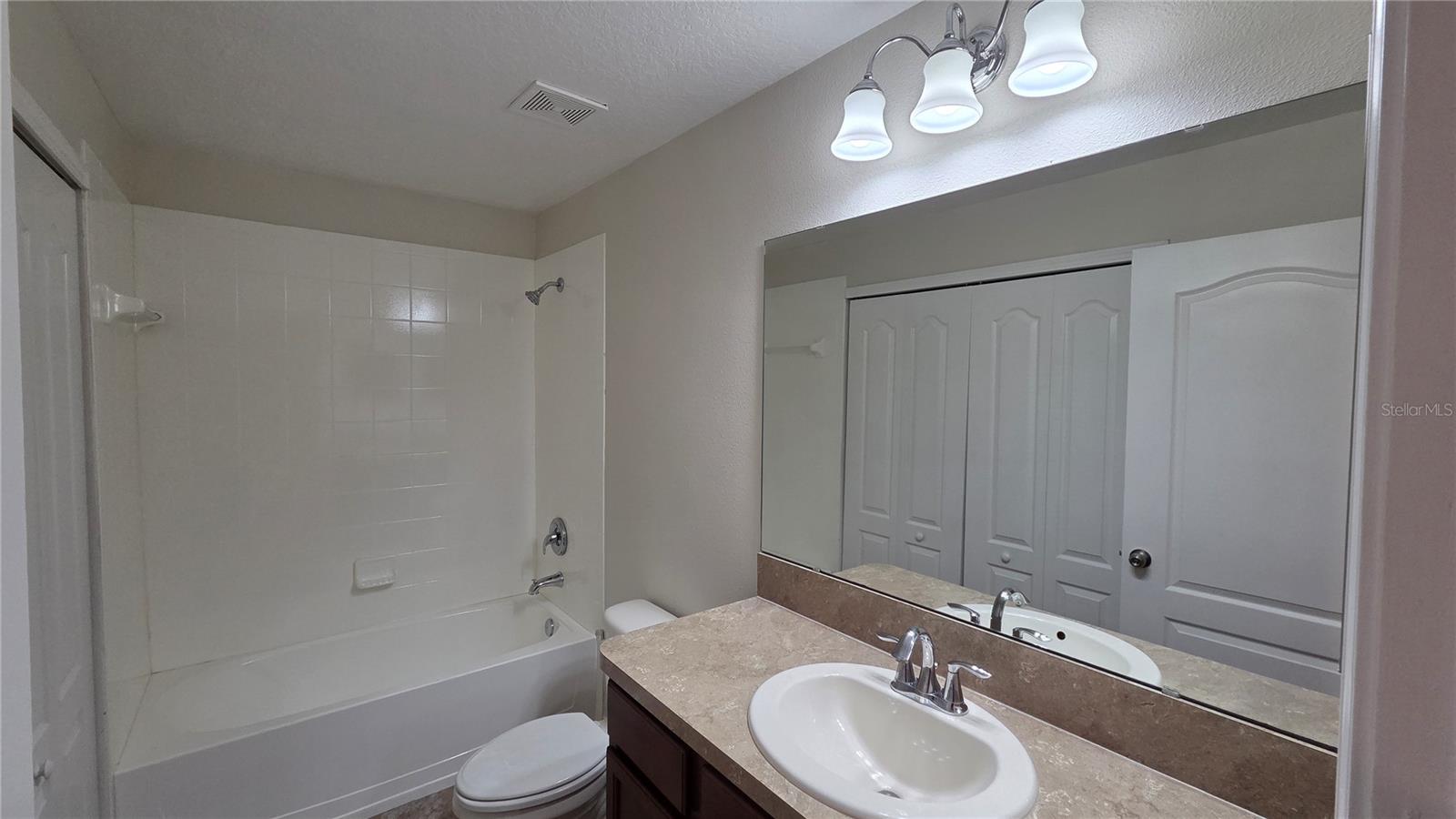 AMBERLEE TWNHMS - Residential