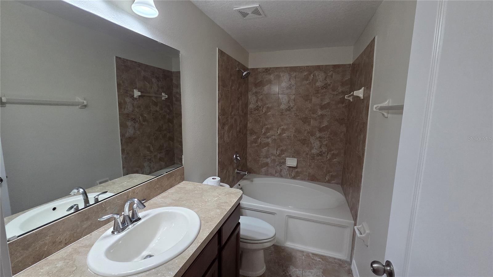 AMBERLEE TWNHMS - Residential