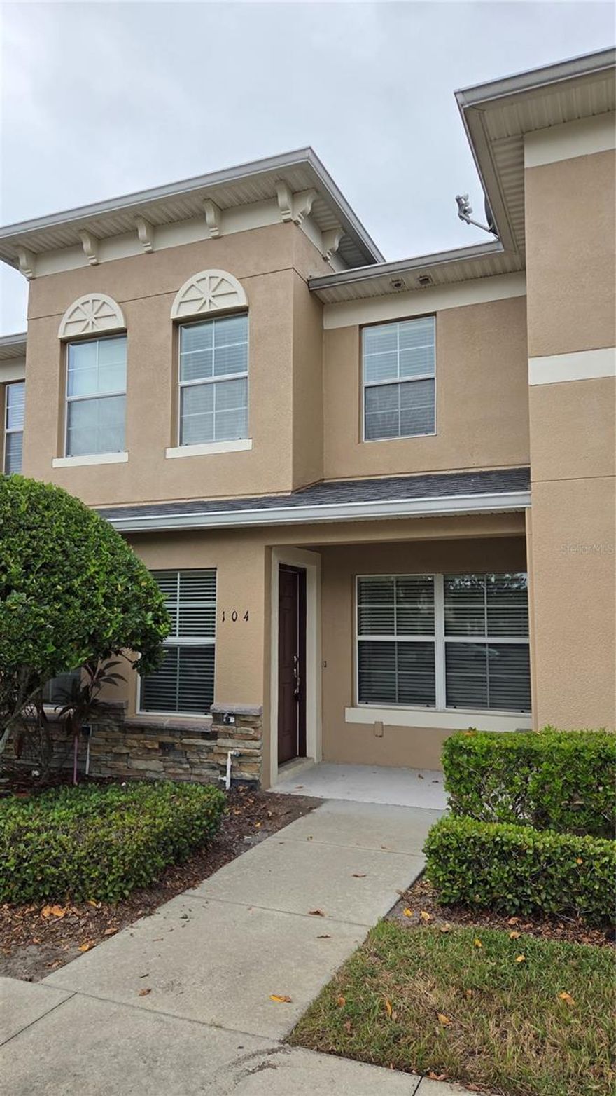 Move in ready townhome in sought after Treviso Community.  This well appointed 2 bed 2.5 baths townhome with bonus room is move in ready with fresh paint throughout and new carpet upstairs.  The kitchen boasts hardwood cabinets with granite countertops and stainless steel appliances.  This home is a must see.