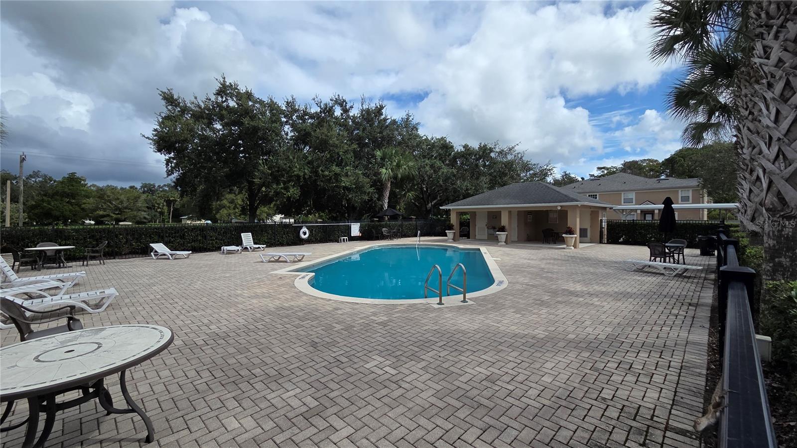 AMBERLEE TWNHMS - Residential