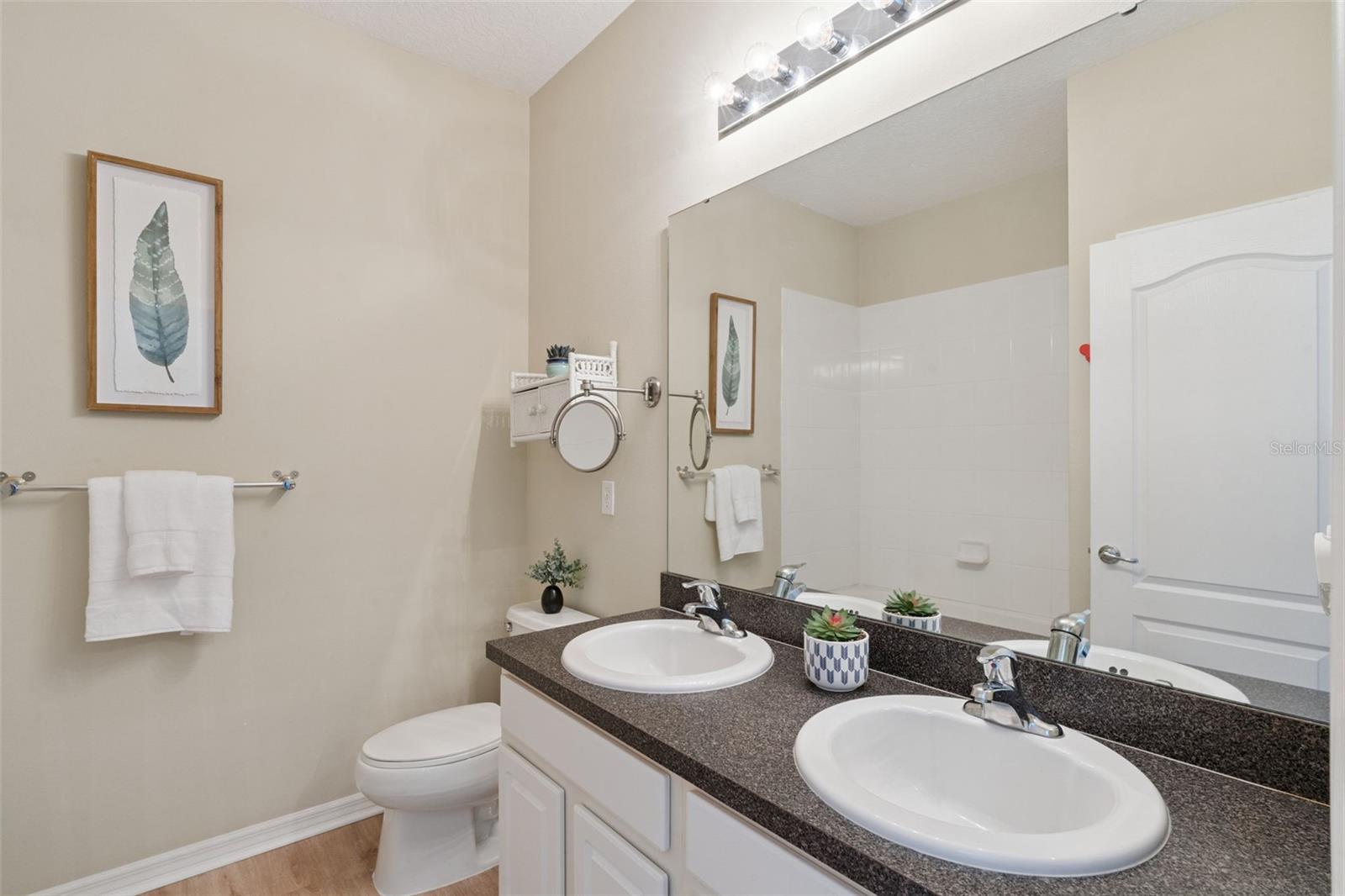 OASIS COVE 1 AT LAKESIDE VILLAGE CONDO PH 1 - Residential