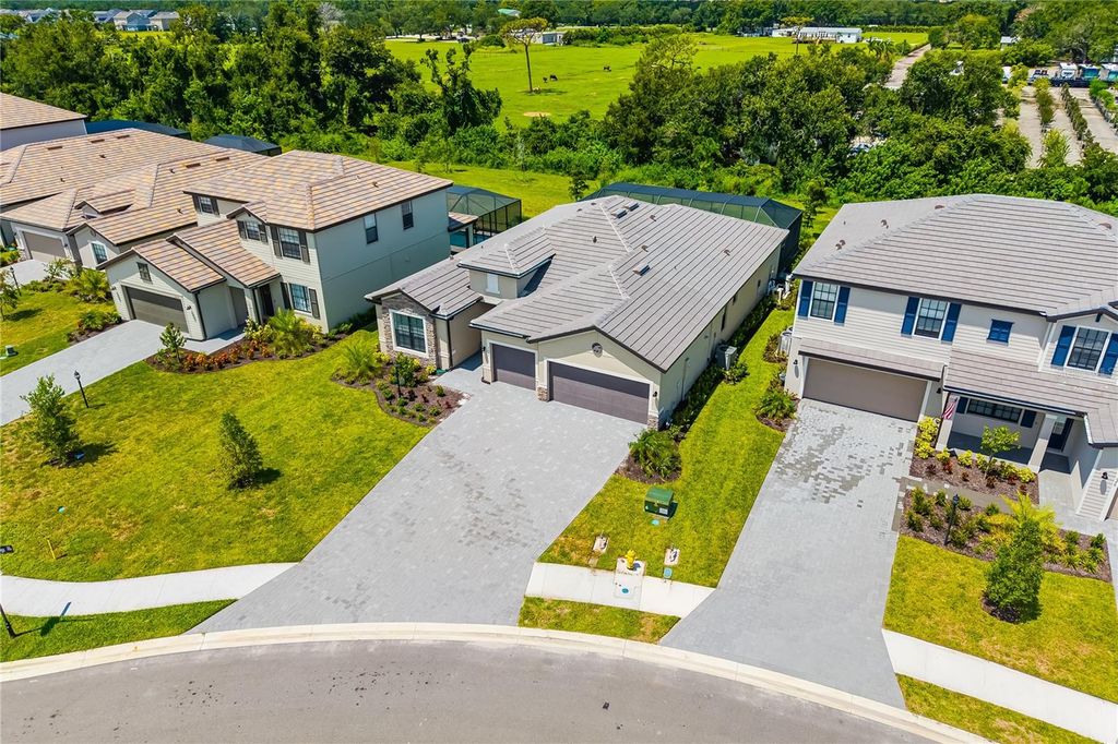 Photo of 5030 Saratoga Springs Run, Bradenton, FL 34211 (MLS # A4691387)