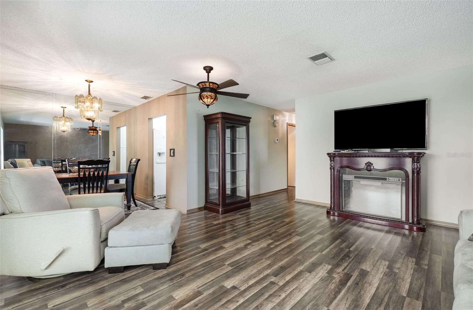 1905 CANTERBURY LANE 6