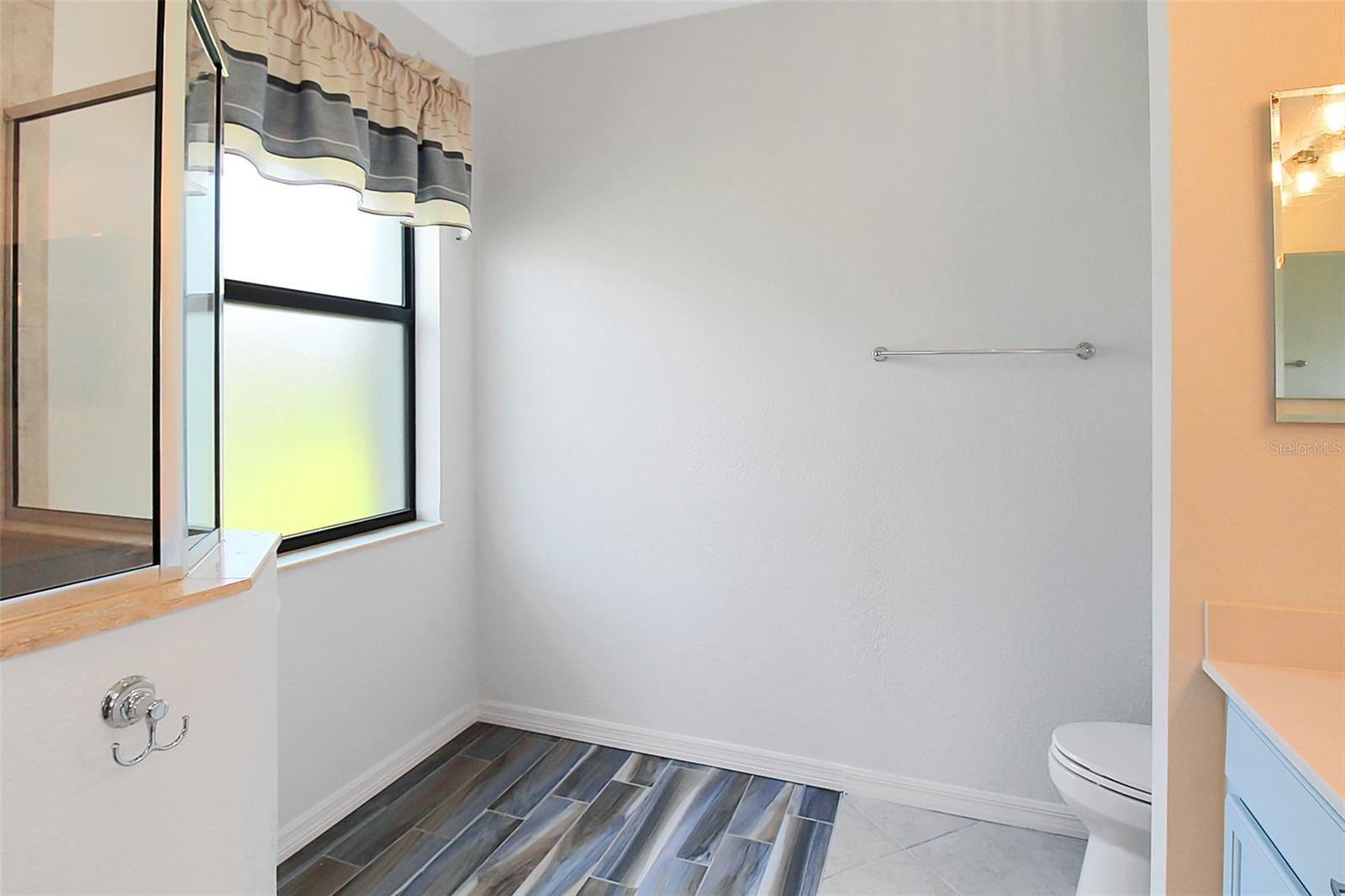 GRAN PARADISO PH 1 - Residential Lease