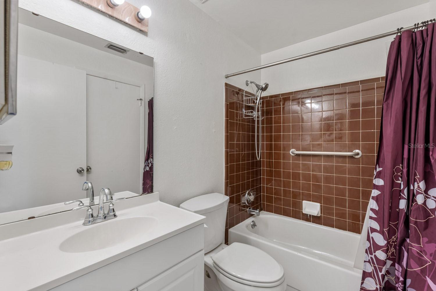 LAKE OF THE WOODS SEC 05 TWNHS - Residential