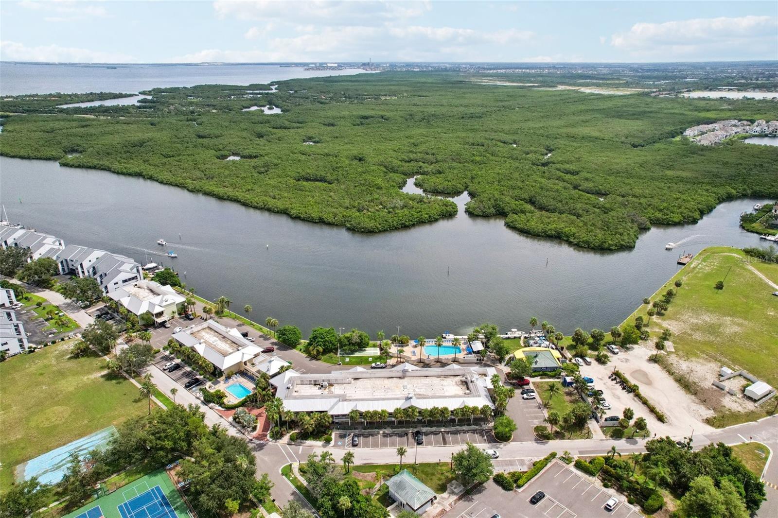 ISLAND RESORT AT MARINERS CLUB - Residential