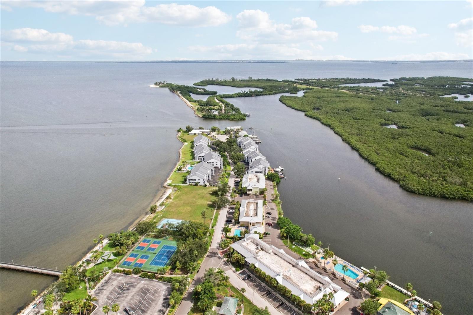 ISLAND RESORT AT MARINERS CLUB - Residential