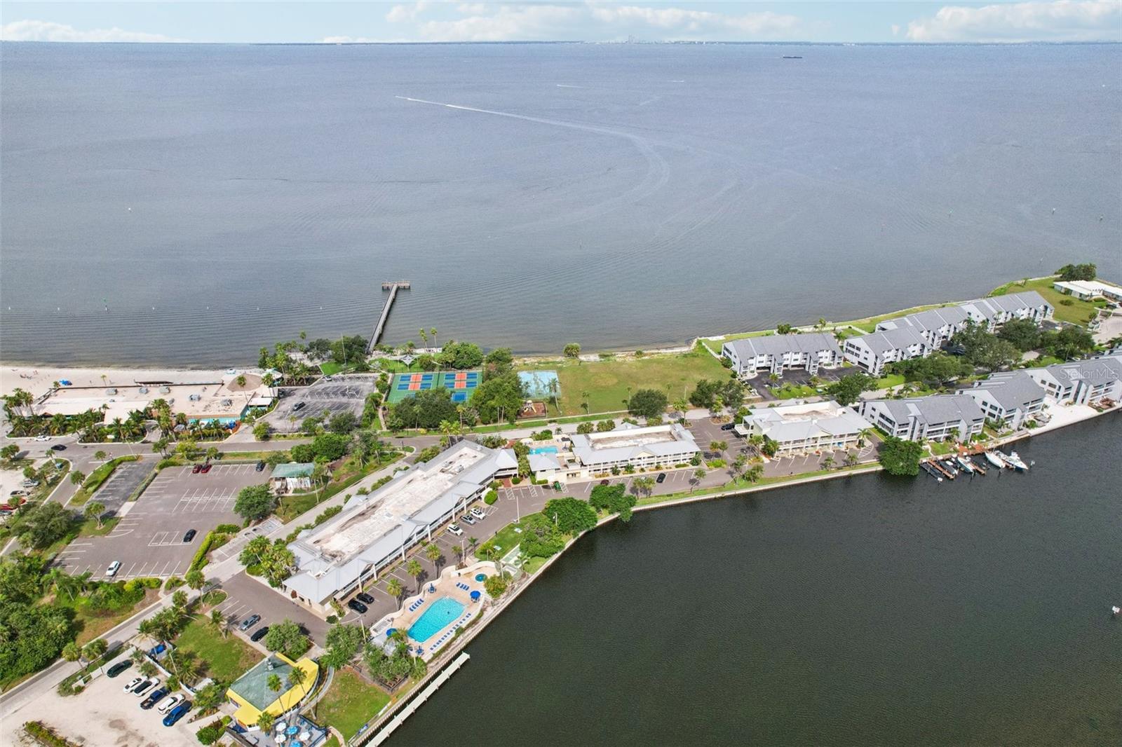 ISLAND RESORT AT MARINERS CLUB - Residential