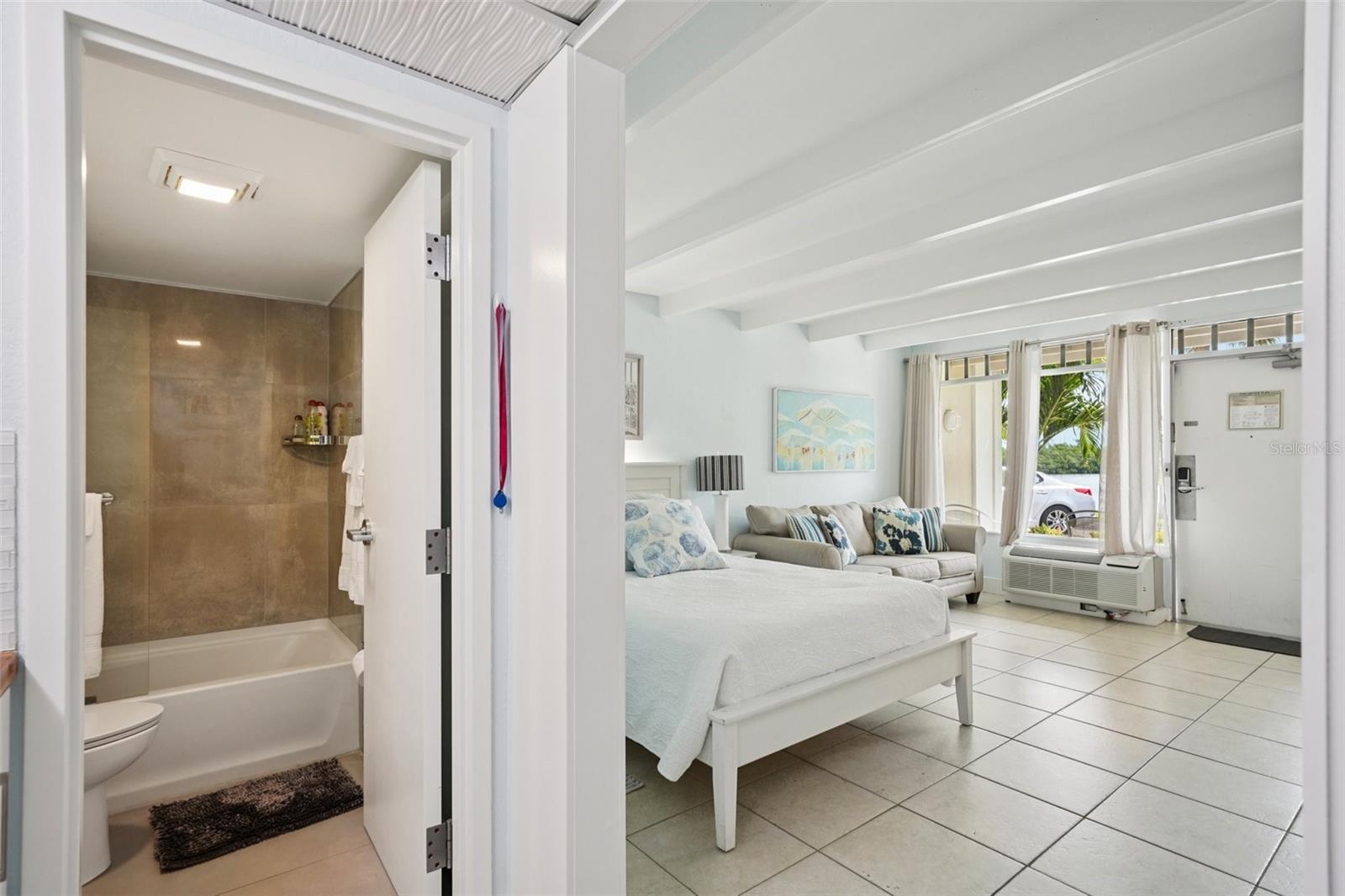 ISLAND RESORT AT MARINERS CLUB - Residential