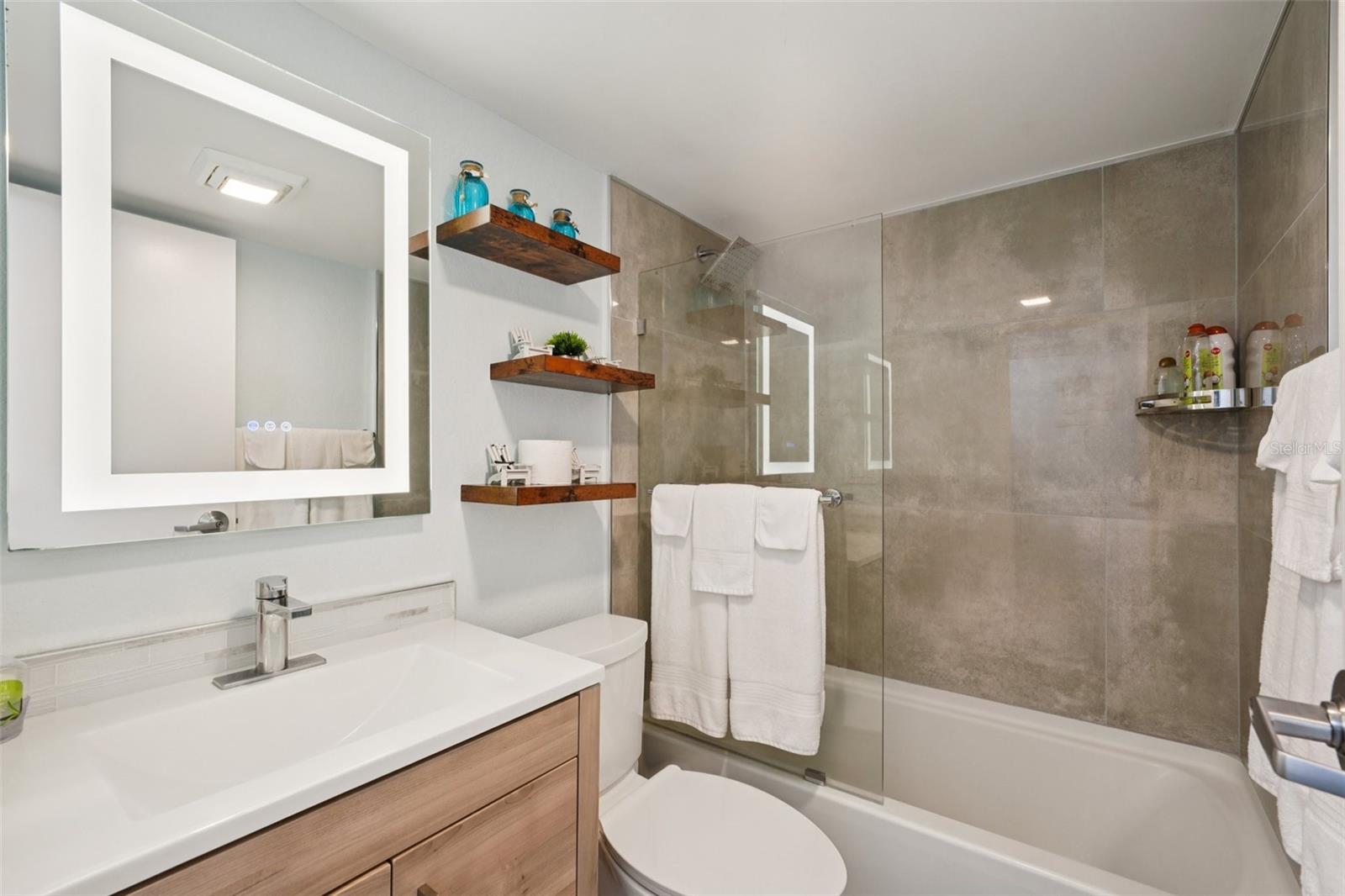 ISLAND RESORT AT MARINERS CLUB - Residential