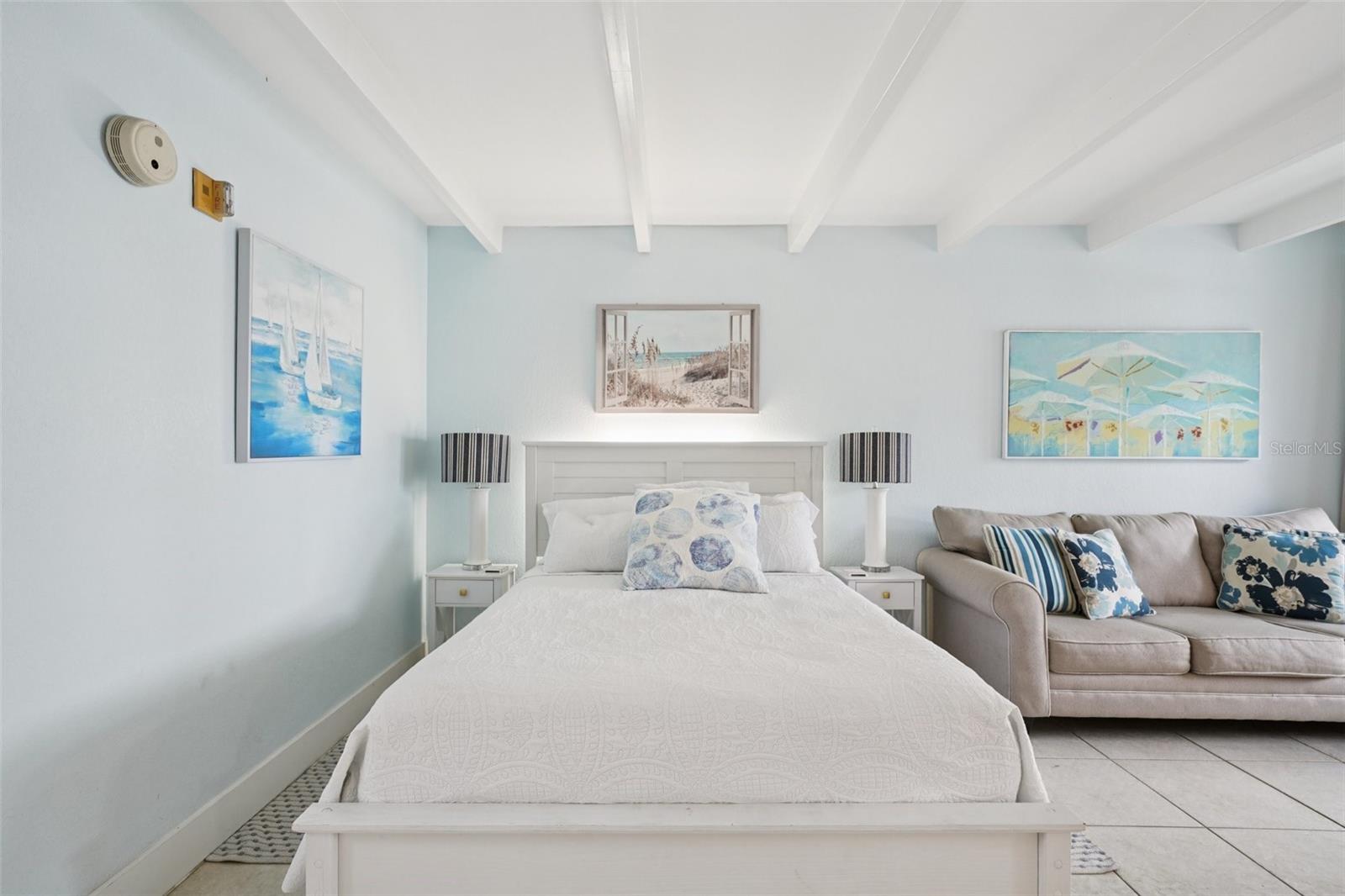 ISLAND RESORT AT MARINERS CLUB - Residential