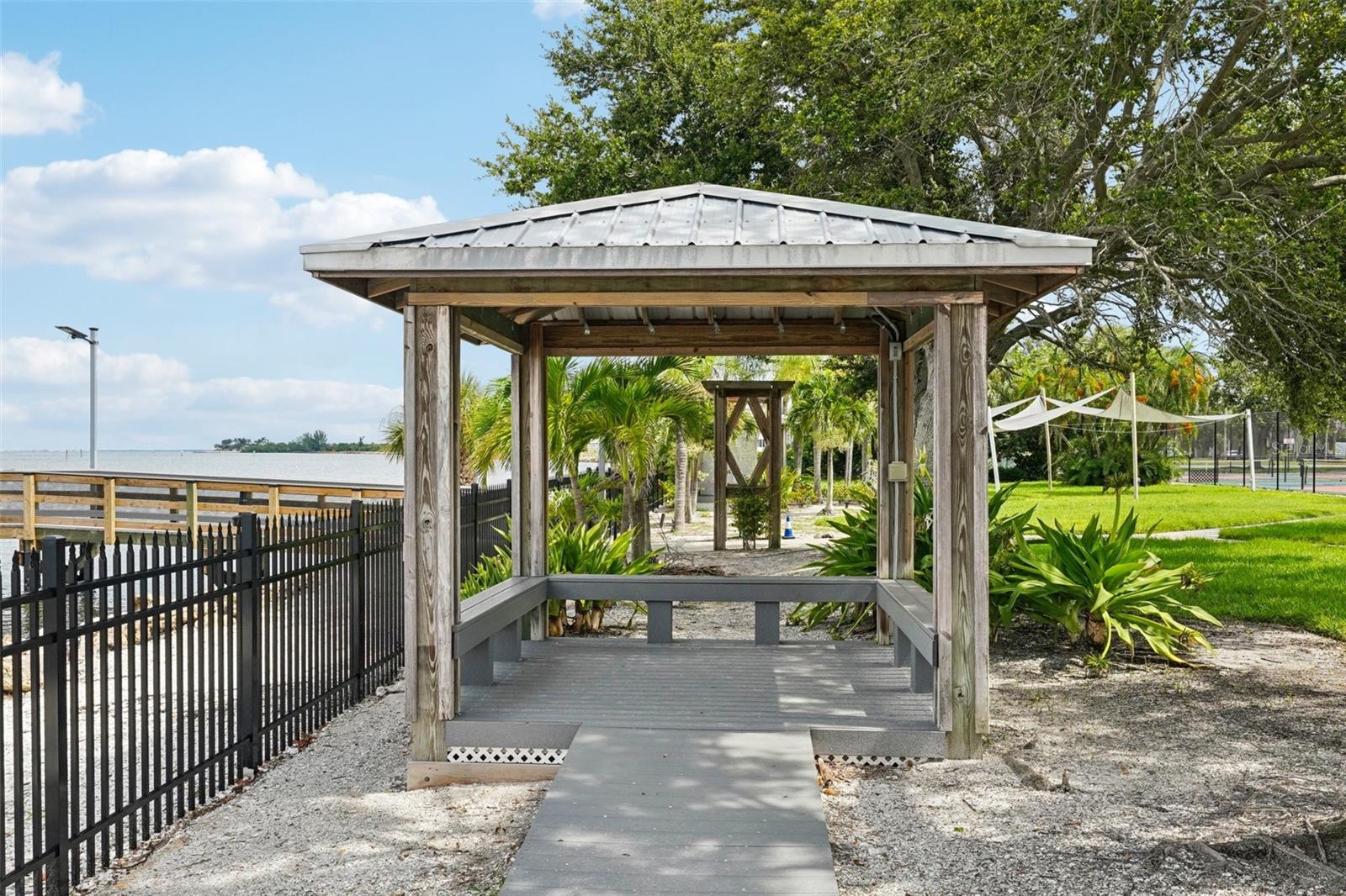 ISLAND RESORT AT MARINERS CLUB - Residential