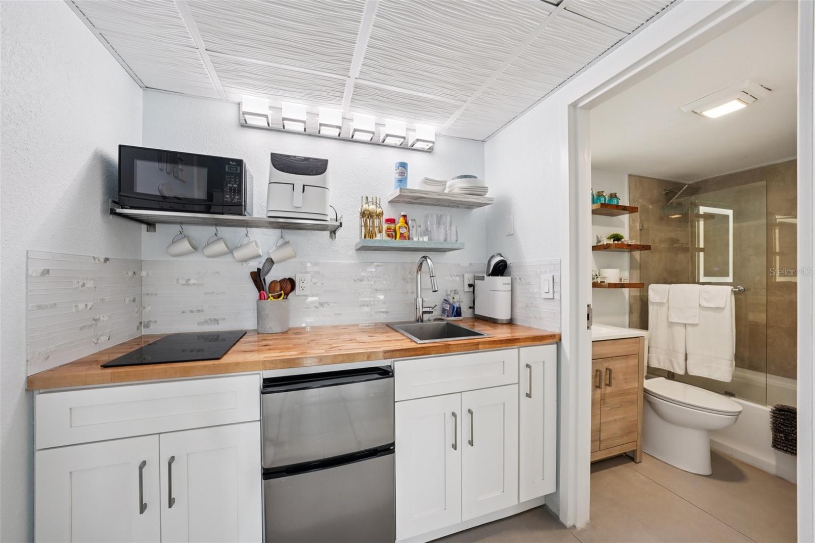 ISLAND RESORT AT MARINERS CLUB - Residential