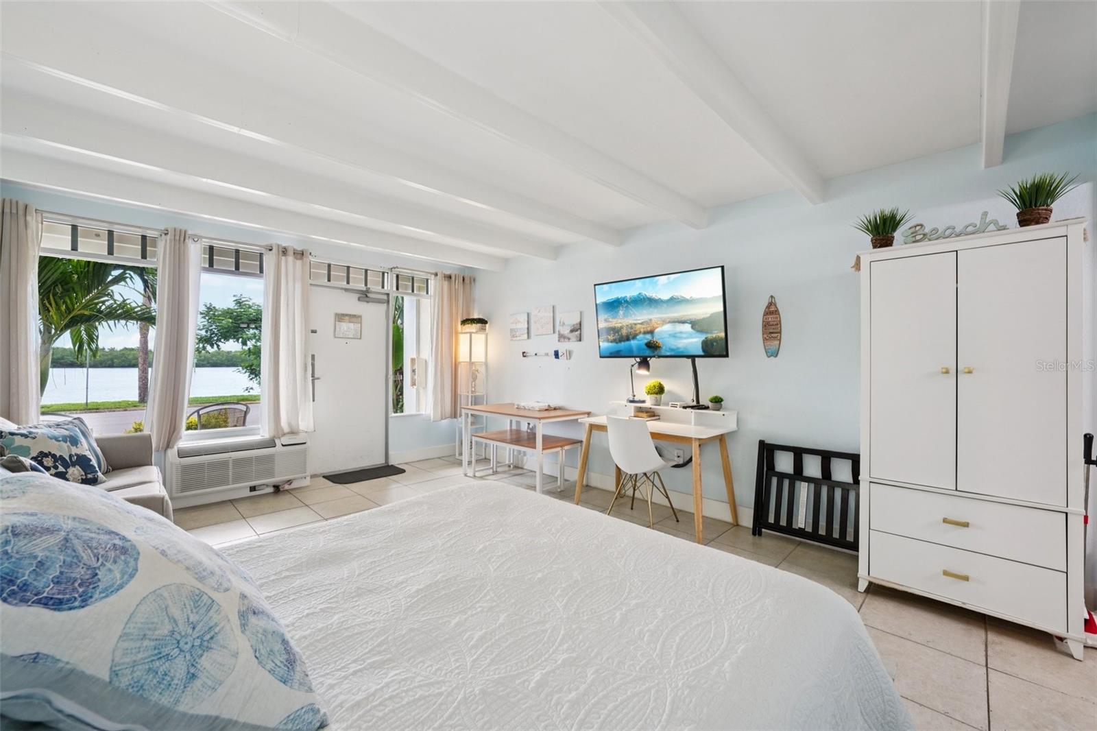 ISLAND RESORT AT MARINERS CLUB - Residential