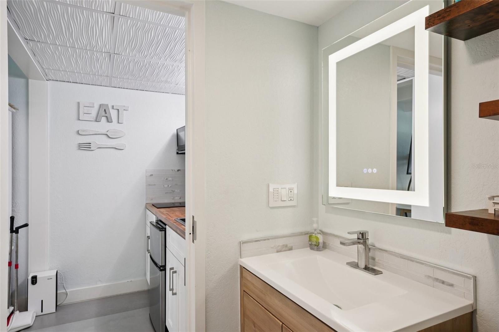 ISLAND RESORT AT MARINERS CLUB - Residential