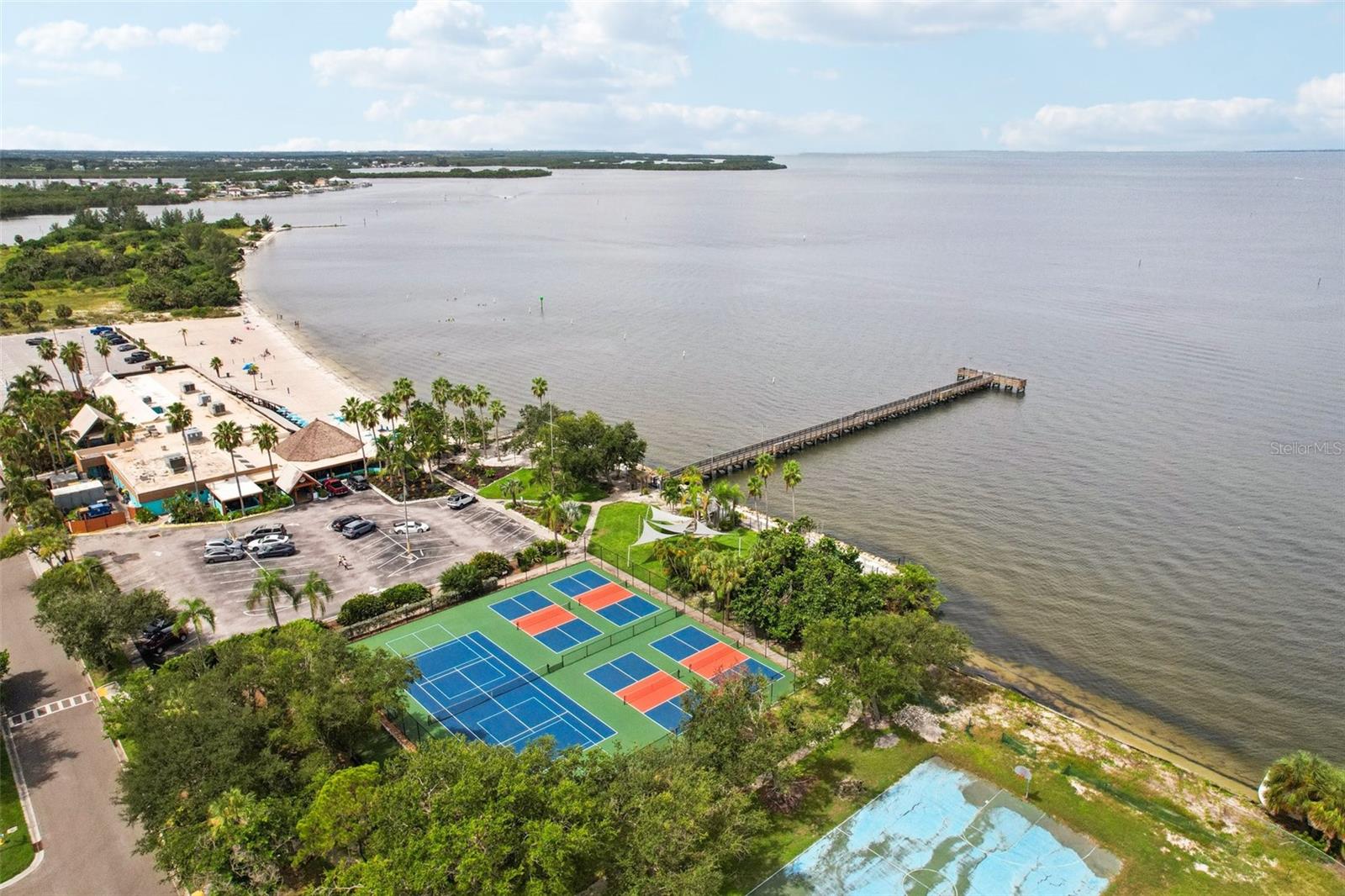 ISLAND RESORT AT MARINERS CLUB - Residential